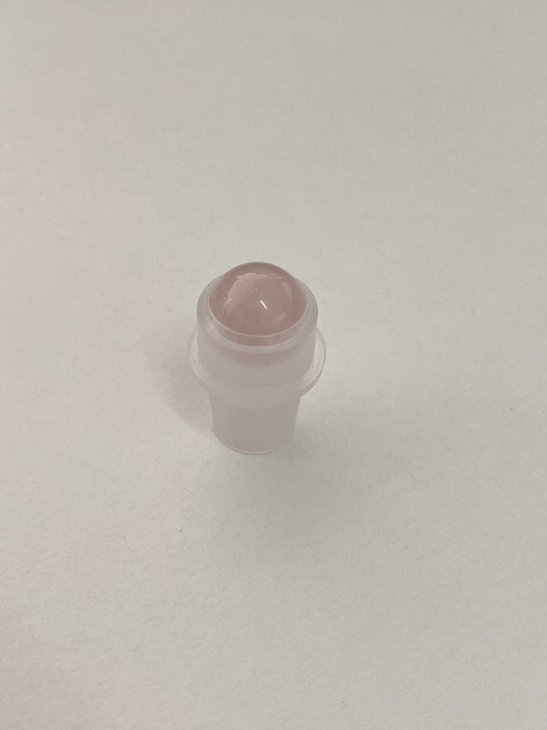 Roll-on head with crystals