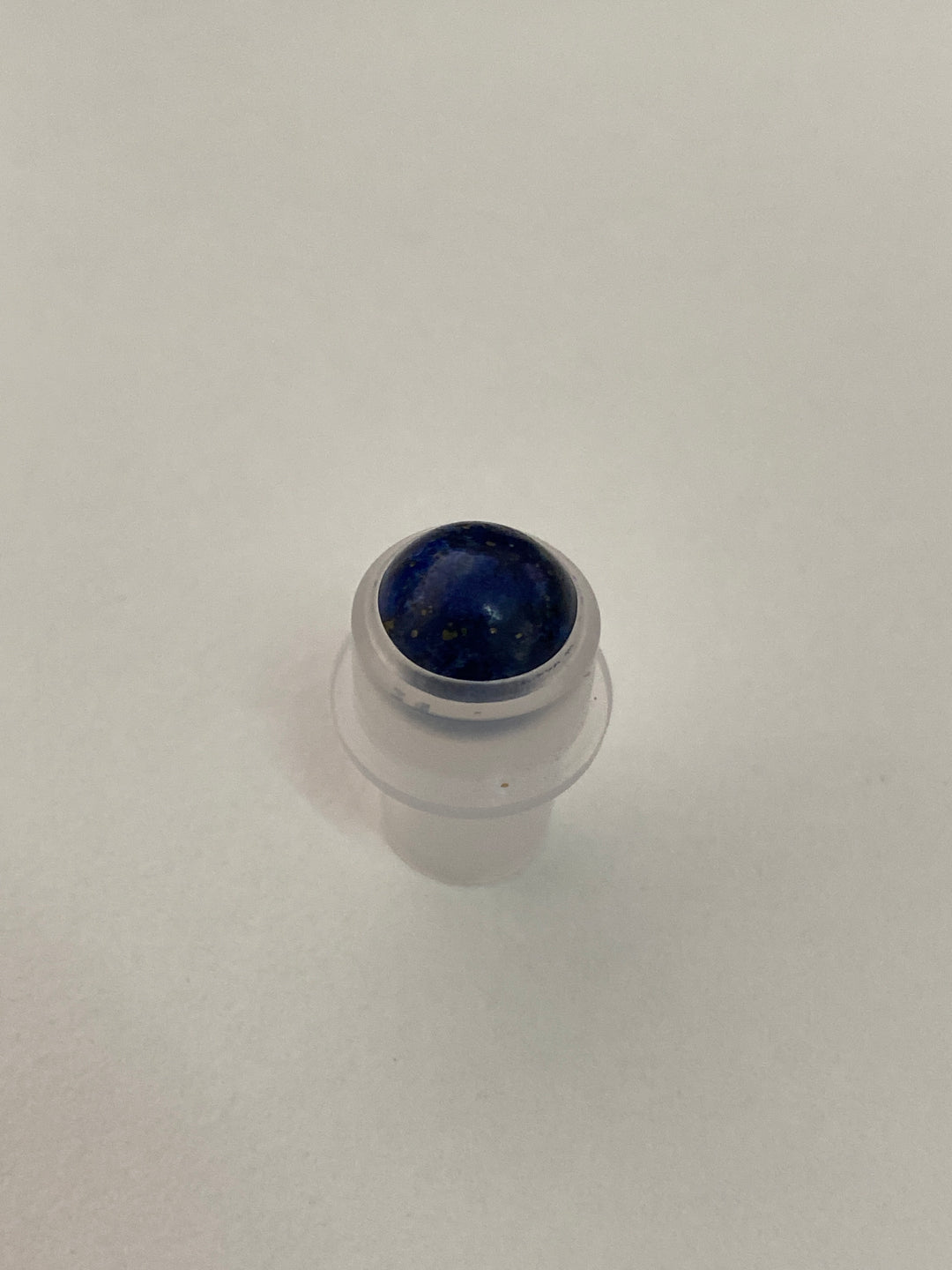 Roll-on head with crystals