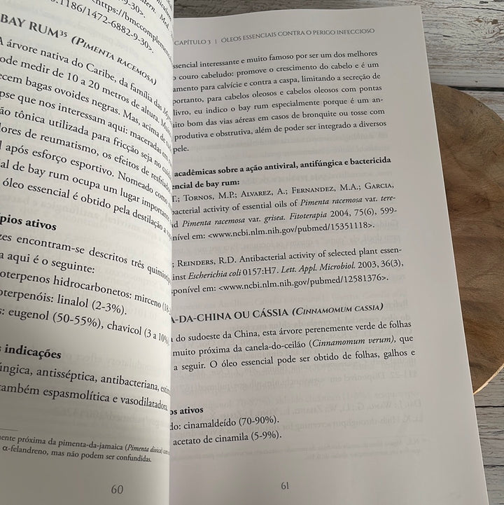 Livro Óleos essenciais antivirais ***