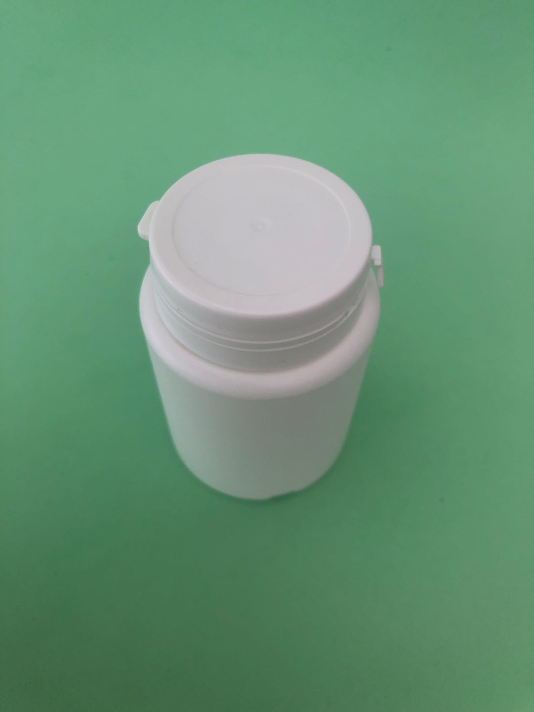 white capsule bottle