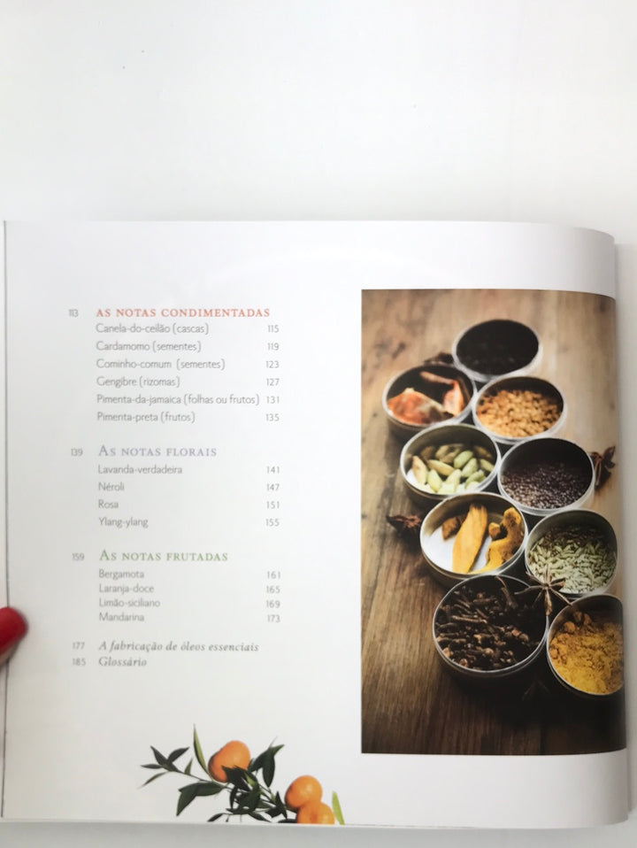 Livro Óleos essenciais para a cozinha e o bem estar | Mélinda Wilson