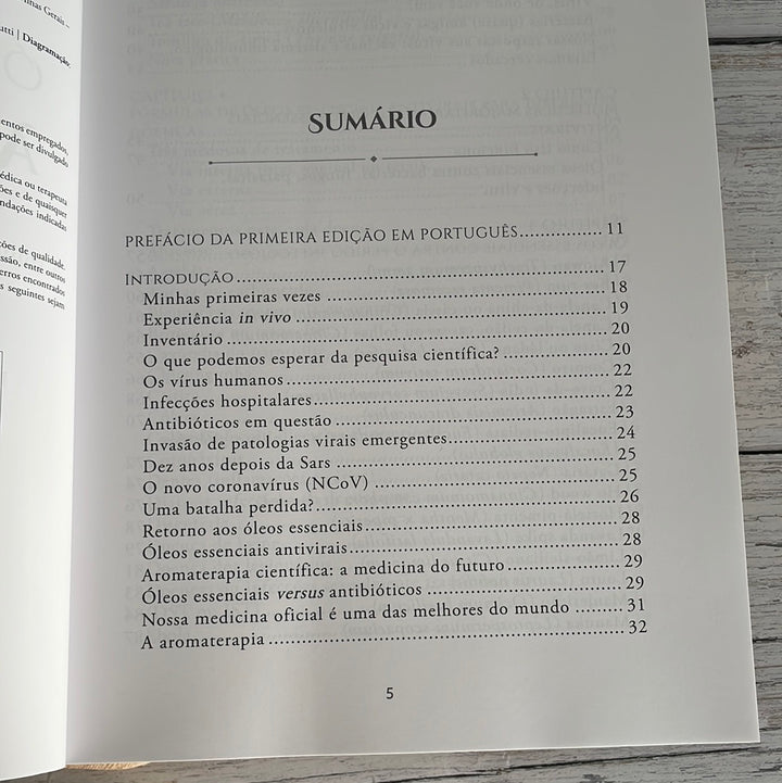 Livro Óleos essenciais antivirais ***