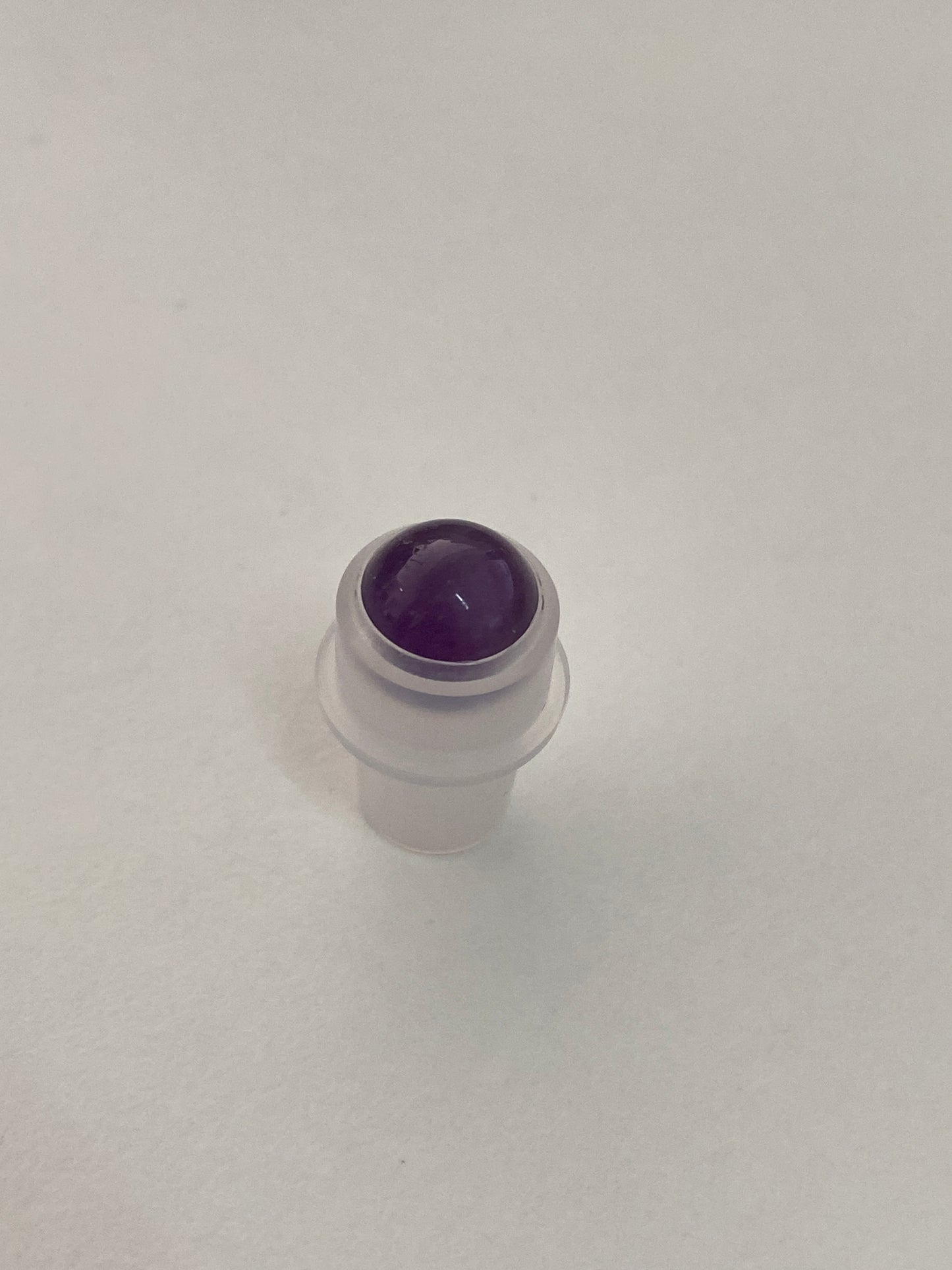 Roll-on head with crystals