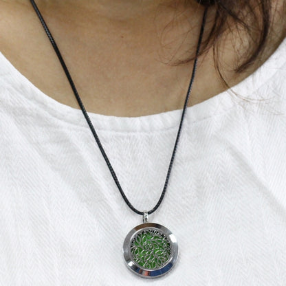 Collier Fleuri 25mm (fil cuir)