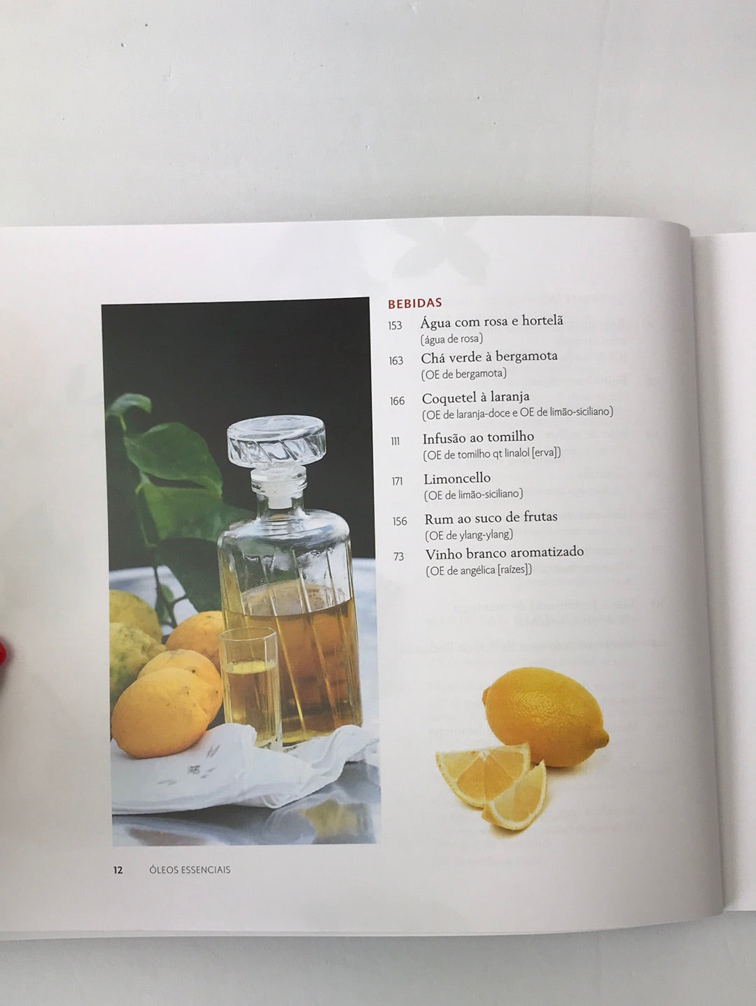 Essential oils for the kitchen and well-being book 