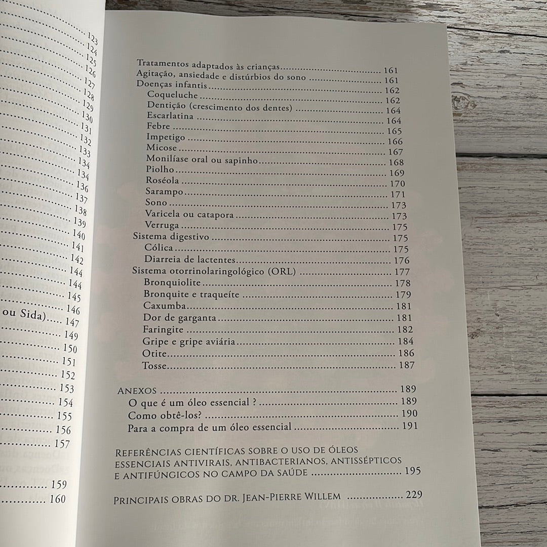 Livro Óleos essenciais antivirais ***