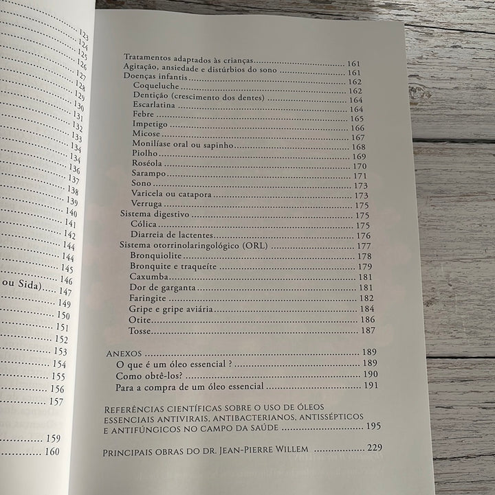 Livro Óleos essenciais antivirais ***