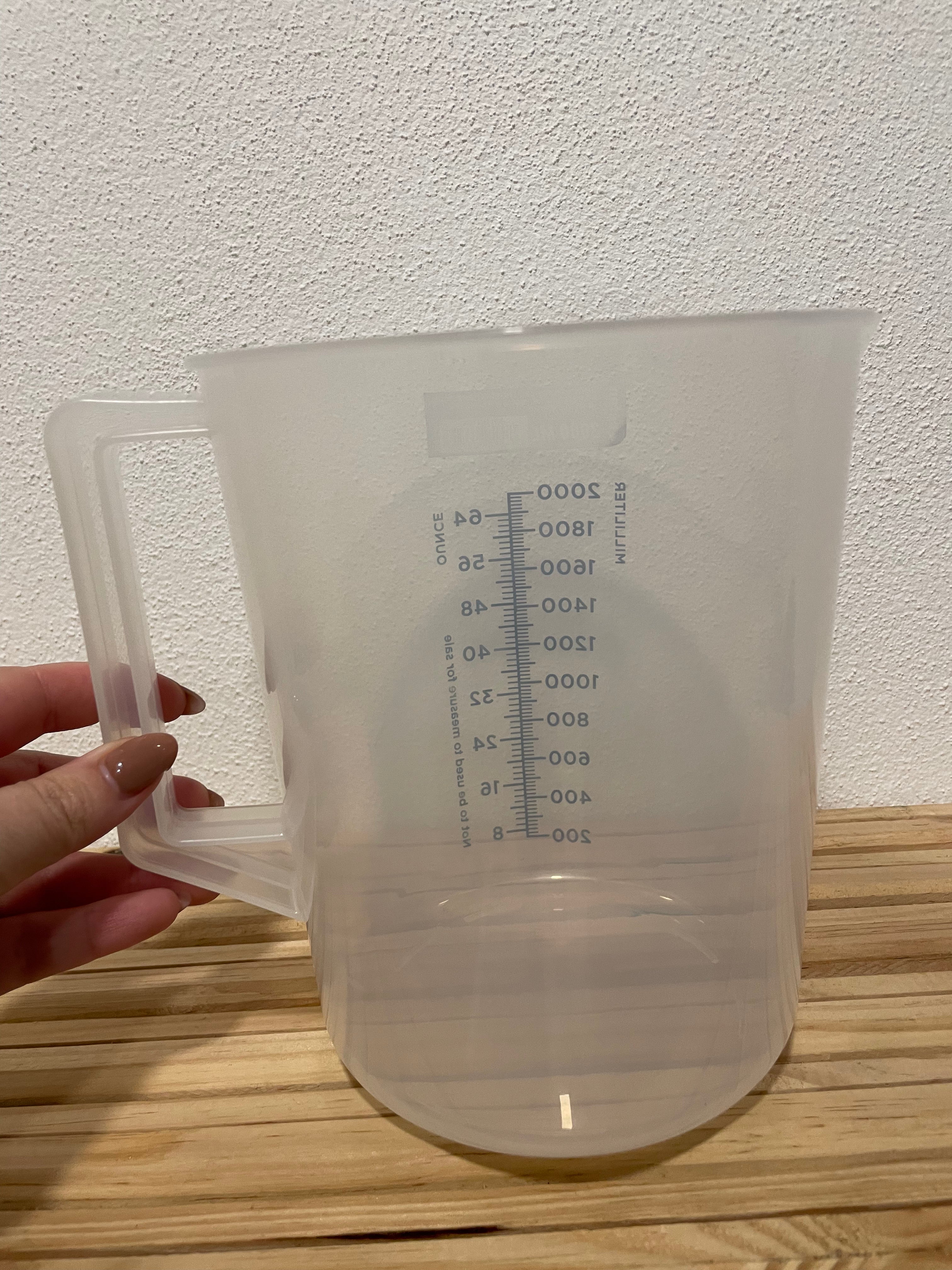 Copo Graduado (plástico forte) ***