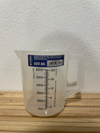 Copo Graduado (plástico forte) ***