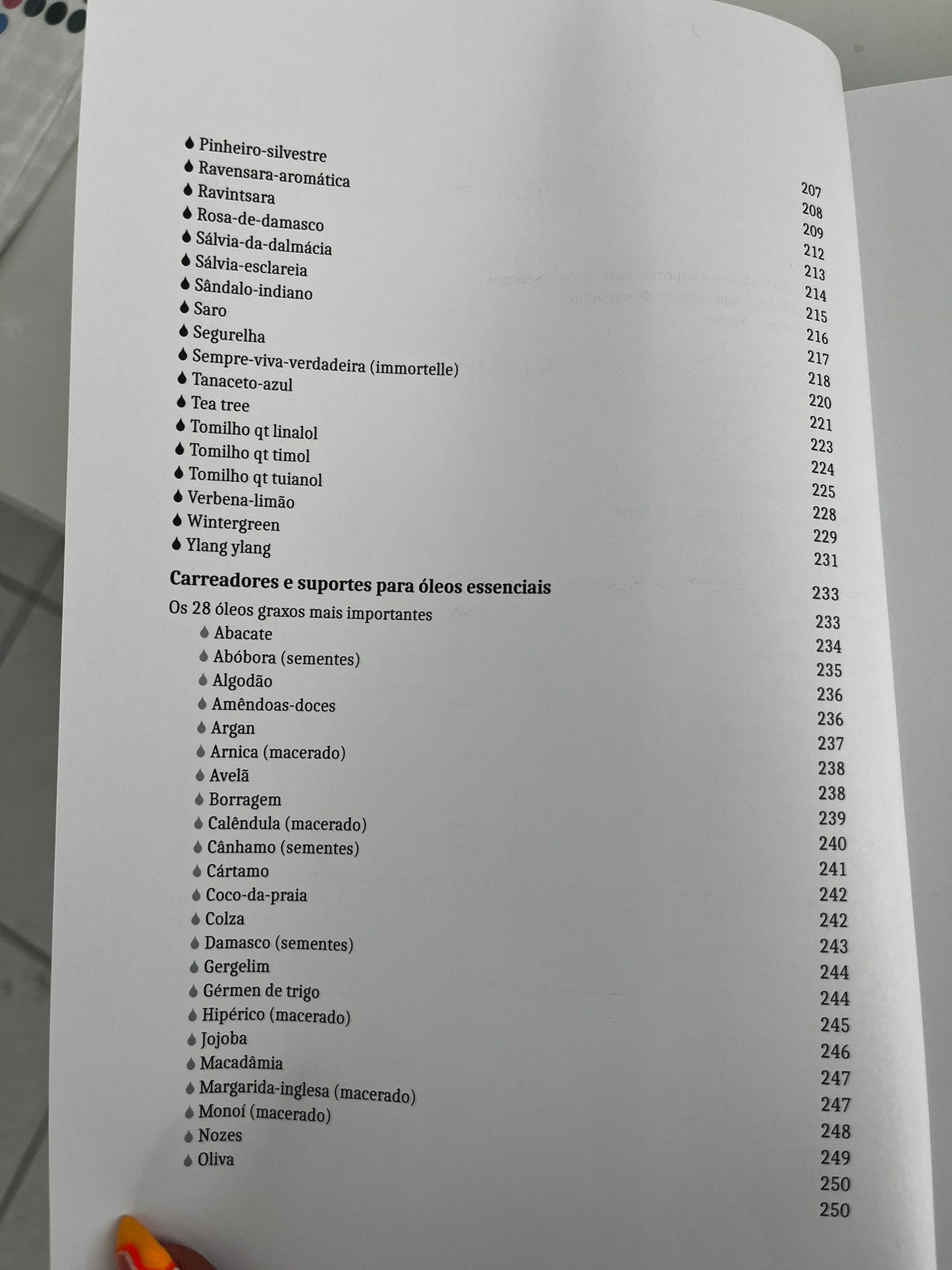 The Essential Oils Bible 